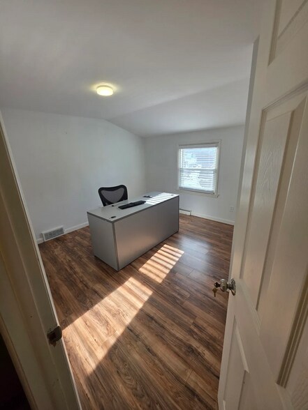 More Photos Of 6864 E Genesee St, Fayetteville Office Residential For Lease