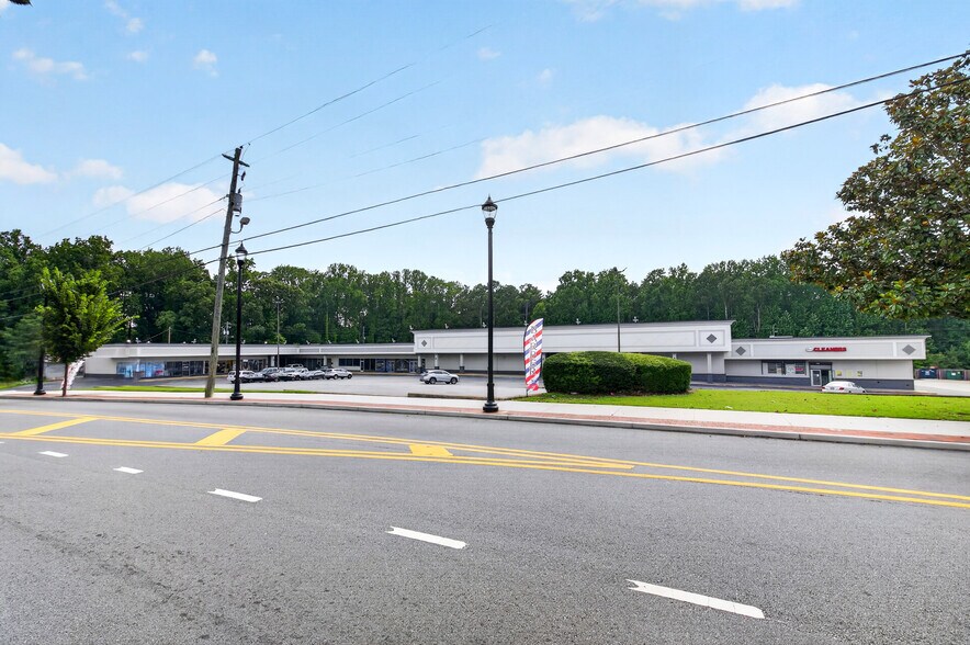 More Photos Of 2455 Delowe Dr, Atlanta Unknown For Lease