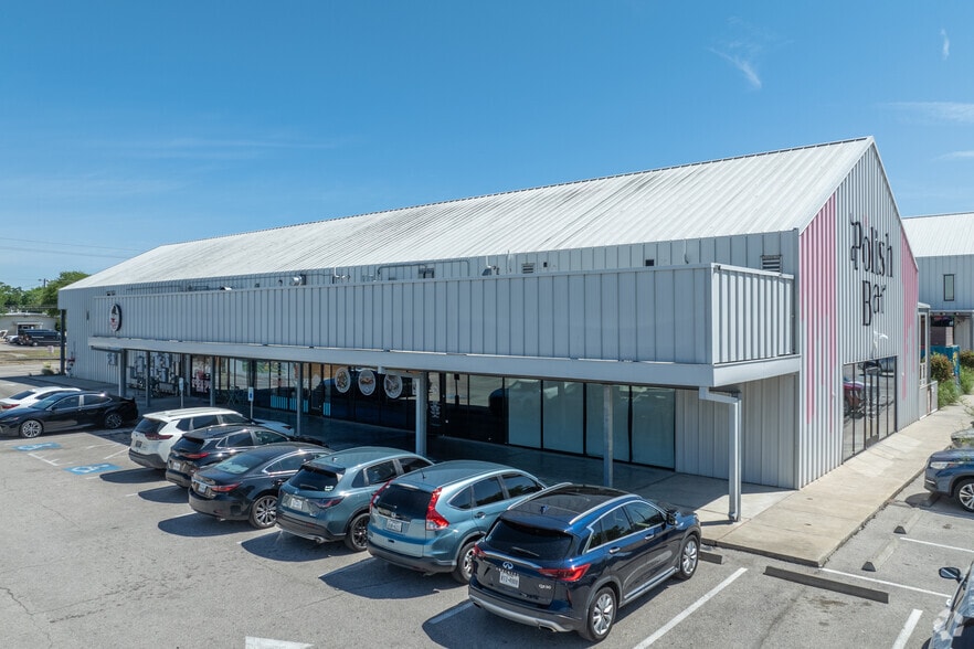 More Photos Of 1225 W 34th St, Houston Unknown For Lease