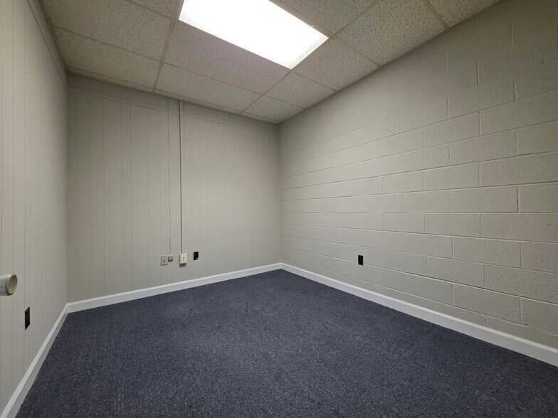 More Photos Of 404 St Andrews Dr, Greenville Office For Lease