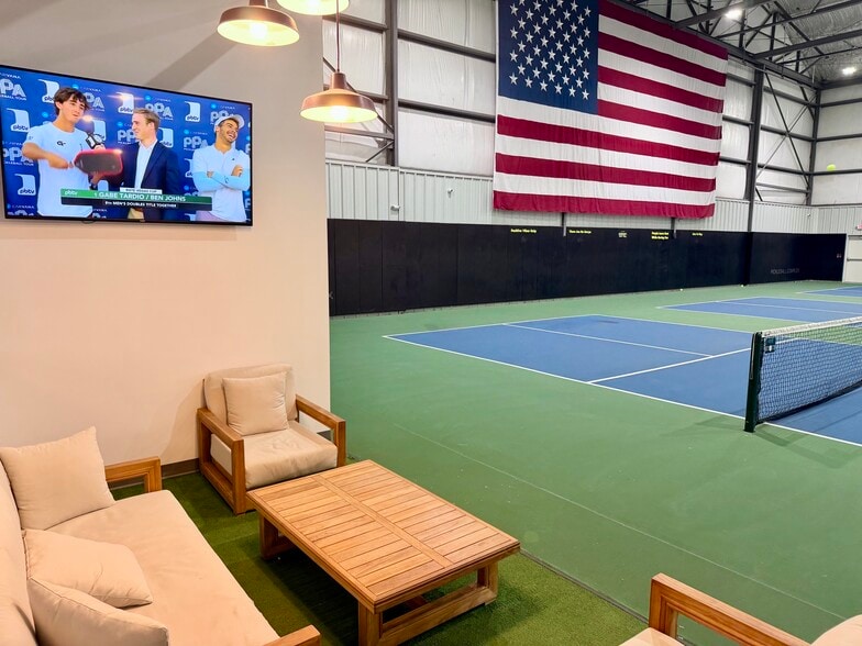 More Photos Of 2795 E 91st St, Tulsa Sports And Entertainment For Sale