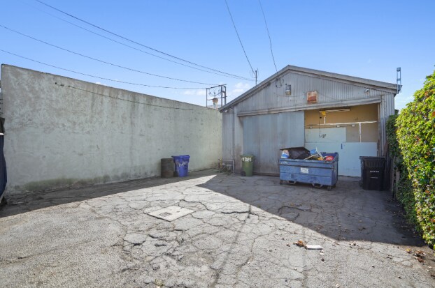 More Photos Of 4901 Telegraph Rd, East Los Angeles Flex For Sale