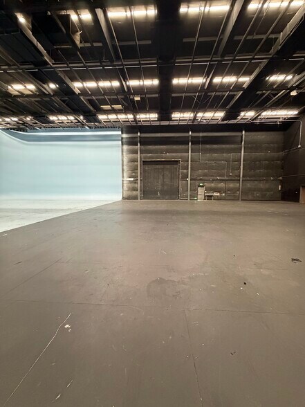 More Photos Of 13927 Saticoy St, Panorama City Movie Radio TVStudio For Lease