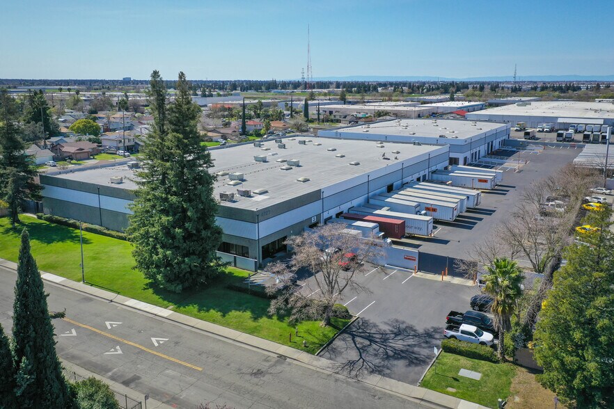 More Photos Of 4725 Kelton Way, Sacramento Warehouse For Lease