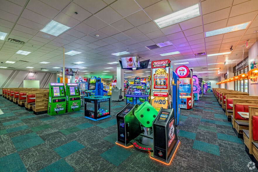 More Photos Of 275 Route 4, Paramus Unknown For Lease