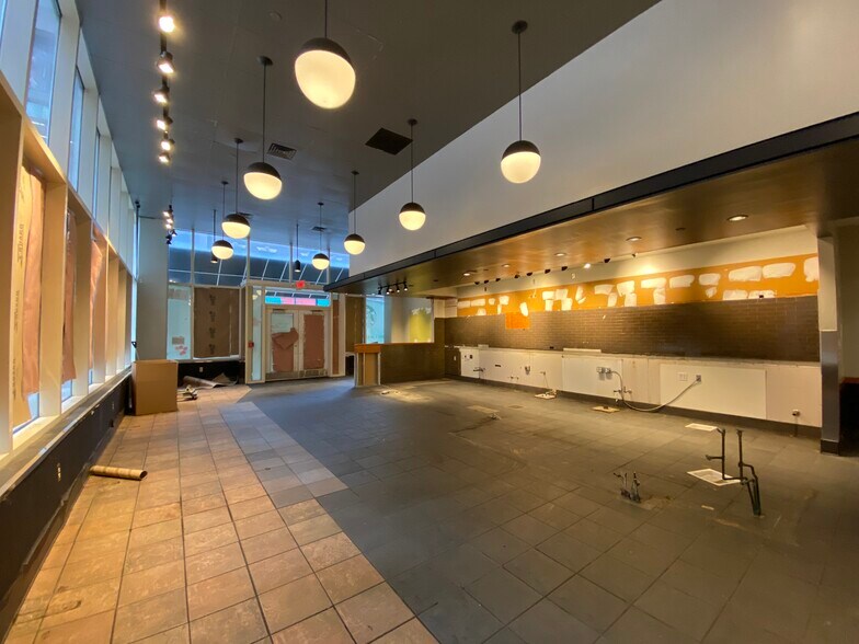 More Photos Of 254 S 15th St, Philadelphia Parking Garage For Lease