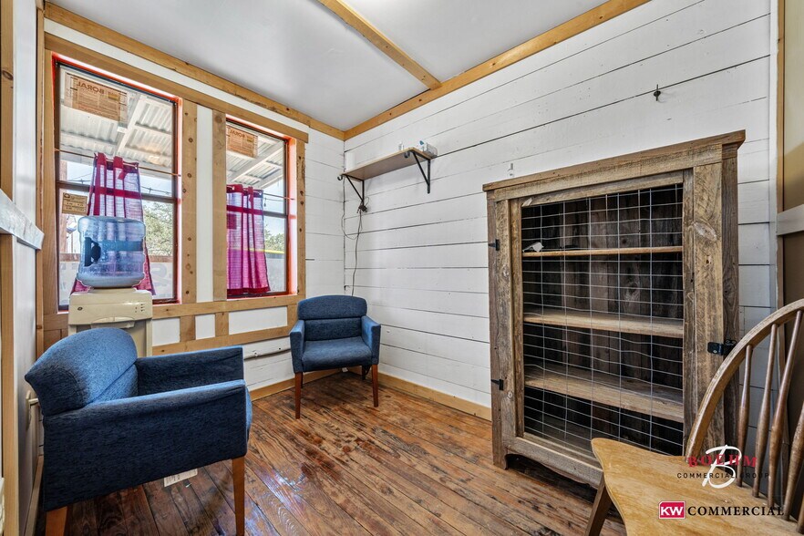 More Photos Of 23699-23737 W US Highway 290, Harper Storefront For Sale