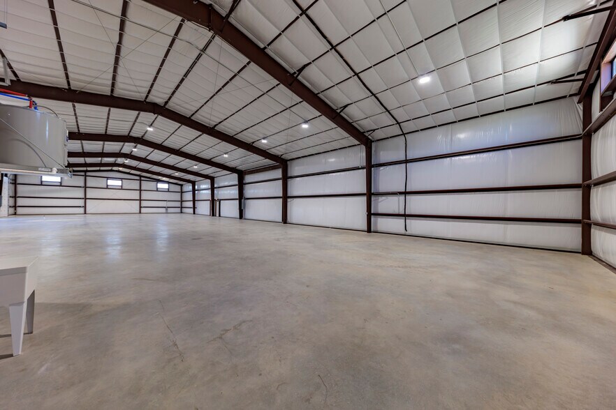 More Photos Of 6451 Silver Saddle Rd, Fort Worth Warehouse For Lease