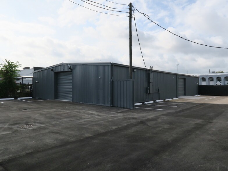 More Photos Of 5830 Star Ln, Houston Light Distribution For Lease