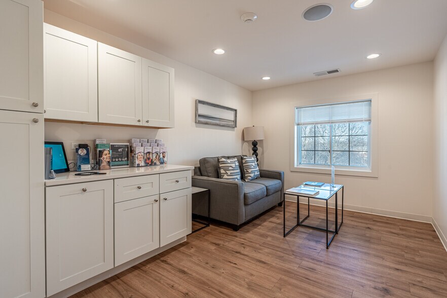 More Photos Of 330 W Frontage Rd, Northfield Medical For Lease