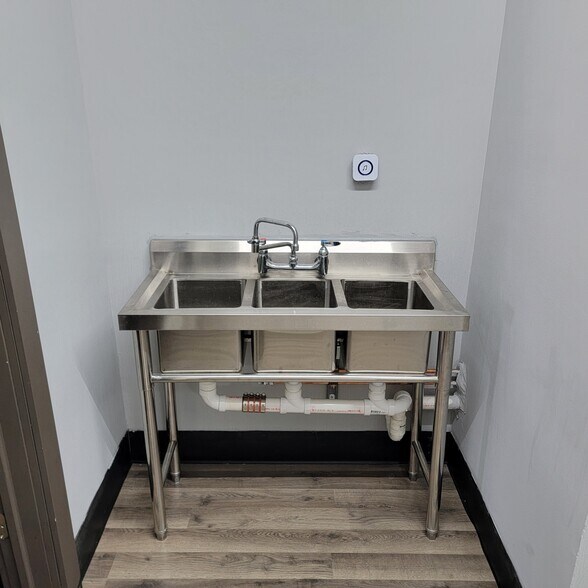 More Photos Of 101 W Washington Center Rd, Fort Wayne Storefront Retail Office For Sale