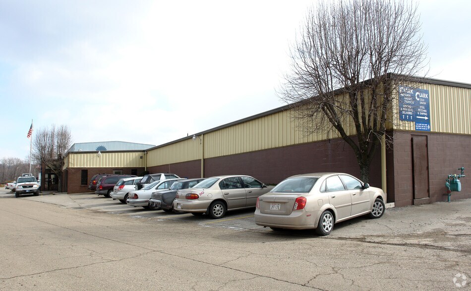 More Photos Of 320 4th St, Blawnox Manufacturing For Lease