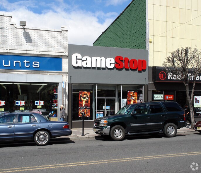 Primary Photo Of 487 Broadway, Bayonne Storefront For Lease