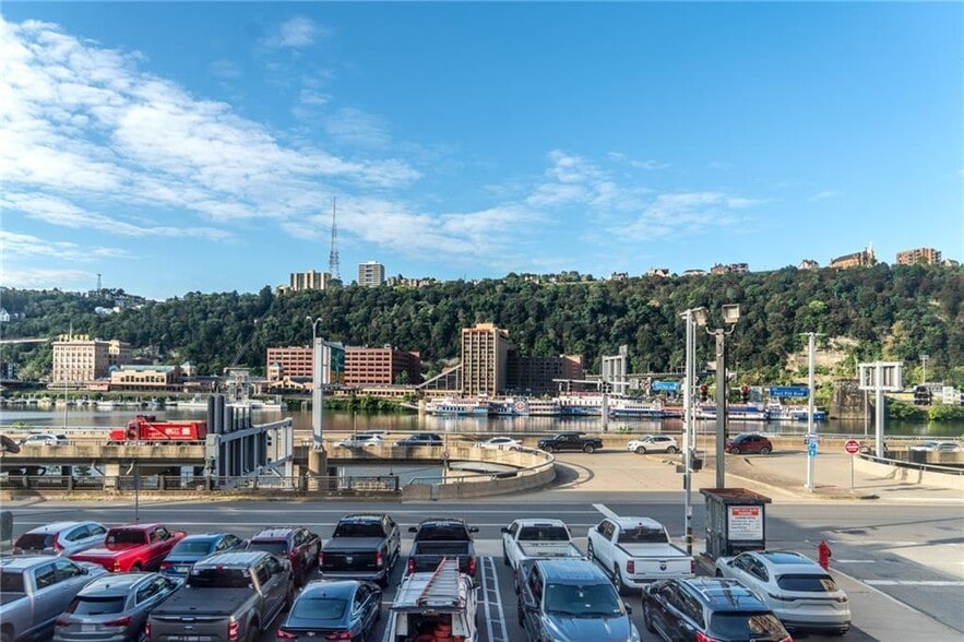 More Photos Of 10 Market St, Pittsburgh Restaurant For Sale