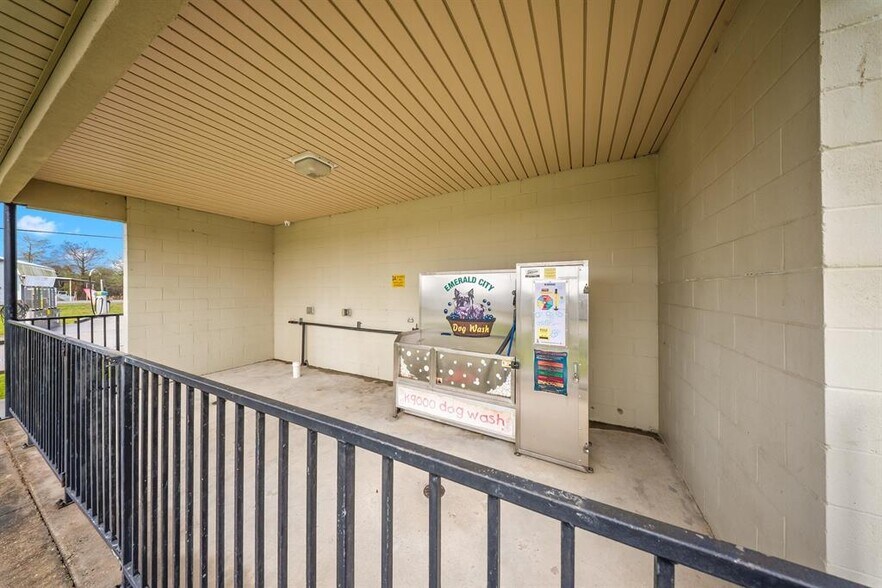 More Photos Of 105 Myrtle Dr, Lockport Carwash For Sale