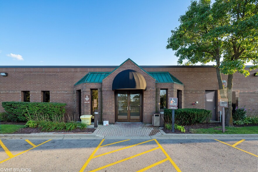 More Photos Of 600 W Lake Cook Rd, Buffalo Grove Medical For Lease