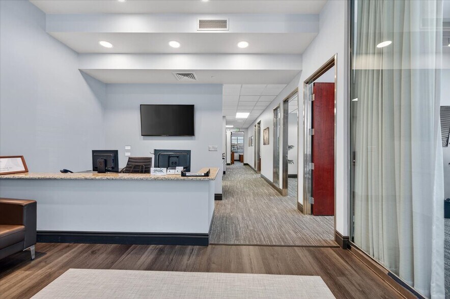More Photos Of 7060 N Fresno St, Fresno Office For Lease