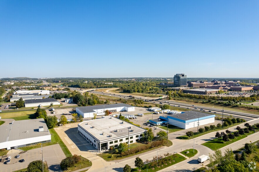 More Photos Of 2455 Featherstone Rd, Auburn Hills Warehouse For Lease