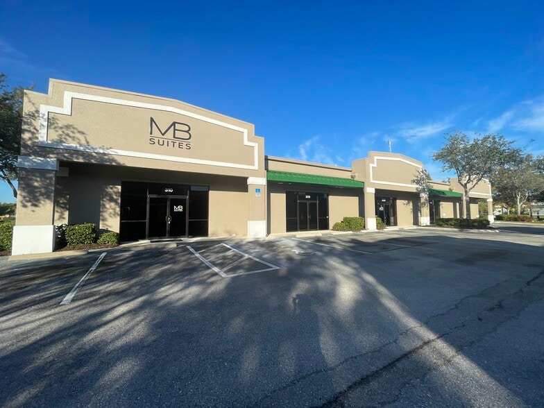 Primary Photo Of 8971 Daniels Center Dr, Fort Myers Medical For Lease