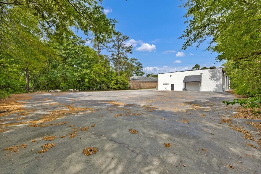 More Photos Of 220 Oneil Ct, Columbia Industrial For Sale