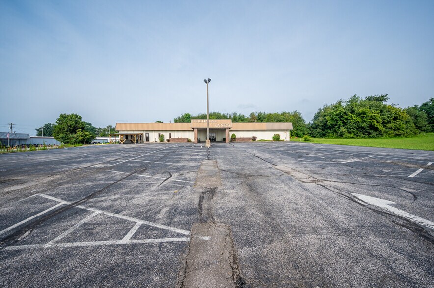 More Photos Of 1849 Gardner Ln NW, Corydon Sports And Entertainment For Sale