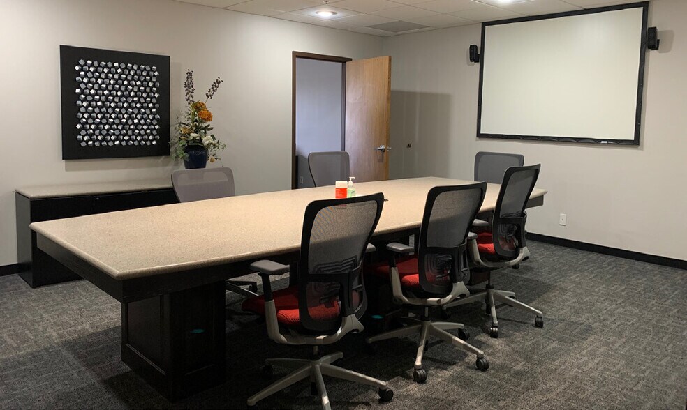 More Photos Of 10828 NW AirWorld Dr, Kansas City Industrial For Lease