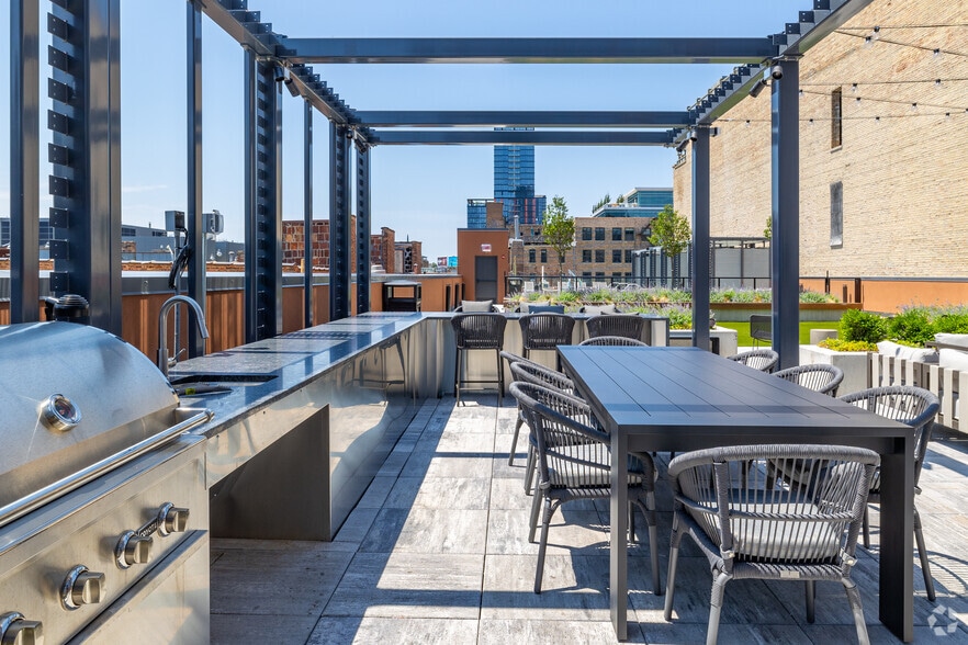 More Photos Of 161 N May St, Chicago Apartments For Lease