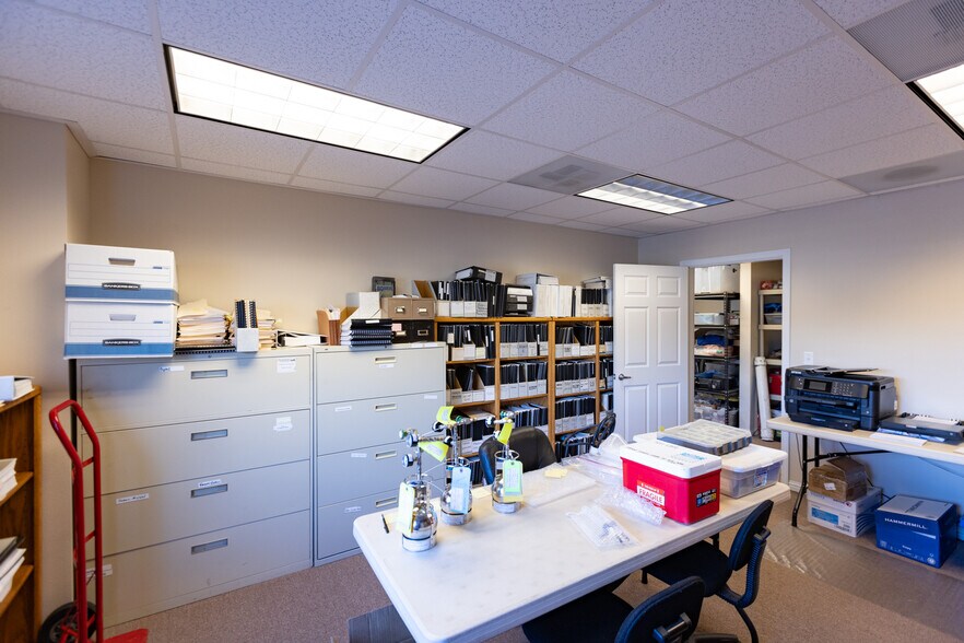 More Photos Of 200 N Wasco Ct, Hood River Warehouse For Lease