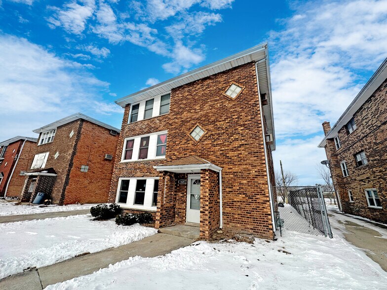 More Photos Of 1620 Harbor Ave, Calumet City Apartments For Sale