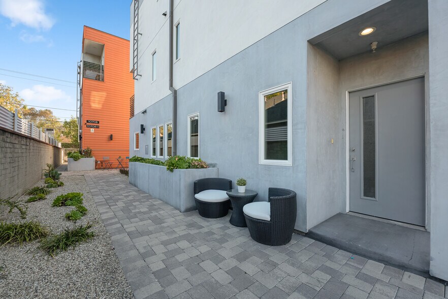 More Photos Of 10706 Camarillo St, Toluca Lake Apartments For Sale