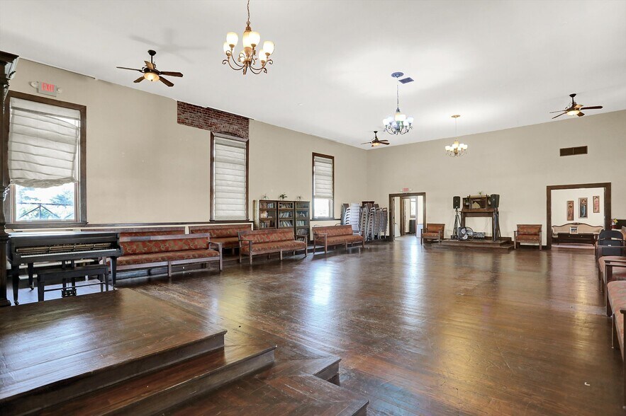 More Photos Of 111 S Walnut St, Edinburgh Theater Concert Hall For Sale