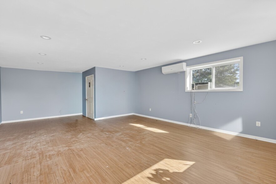 More Photos Of 3073 NE 37th Pl, Wildwood Industrial For Sale