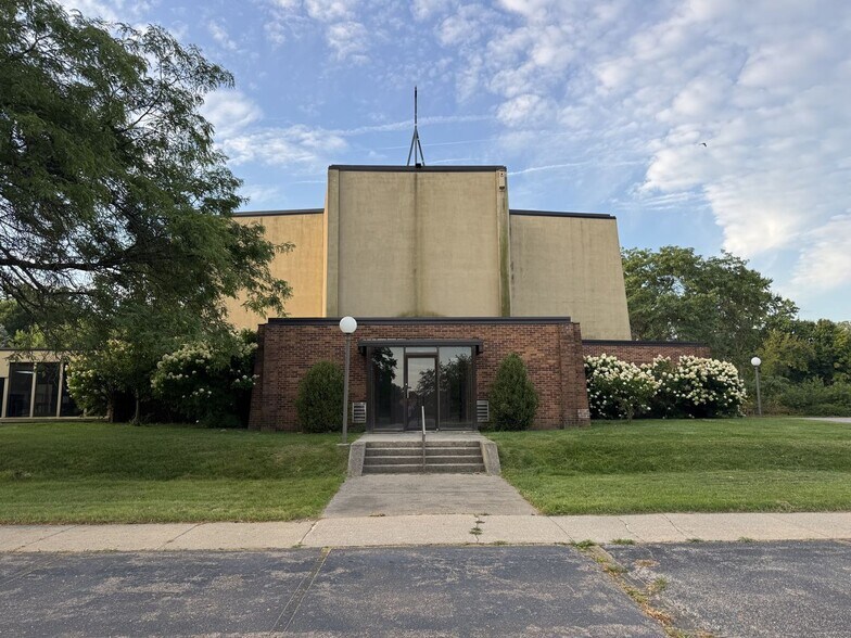 Primary Photo Of 5225 Calkins Rd, Flint Religious Facility For Sale