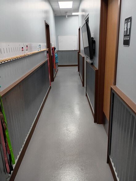 More Photos Of 13214 38th St N, Clearwater Warehouse For Sale