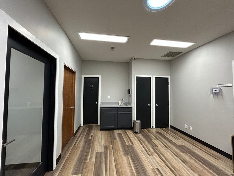More Photos Of 6201 S 58th St, Lincoln Office For Lease