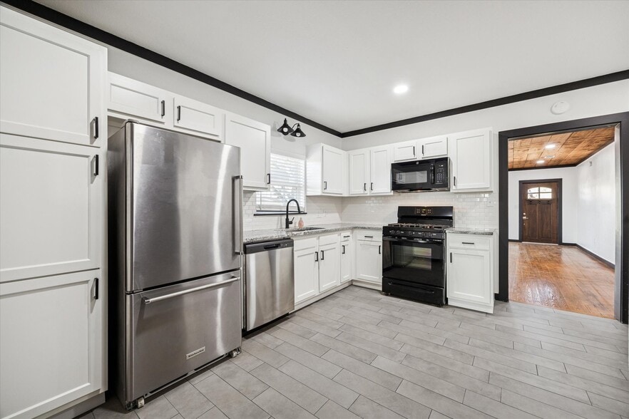 More Photos Of 5235 E 5th St, Katy Flex For Sale