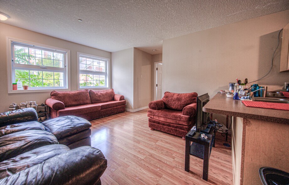 More Photos Of 172 Regina St N, Waterloo Apartments For Sale