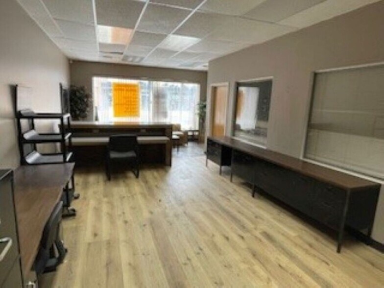 More Photos Of 126 S 4th St, Dekalb Office For Lease