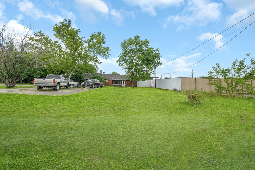 More Photos Of 1603 Shaver St, Pasadena Warehouse For Sale