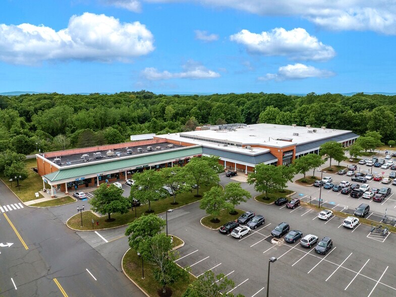More Photos Of 1095 Kennedy Rd, Windsor General Retail For Lease