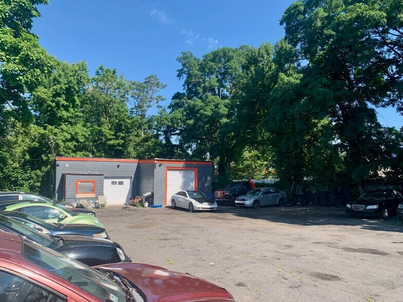 More Photos Of 247 Kimberly Ave, New Haven Service For Sale