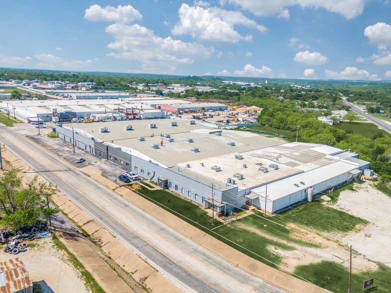 Primary Photo Of 338 Cliff Dr, Graham Manufacturing For Sale