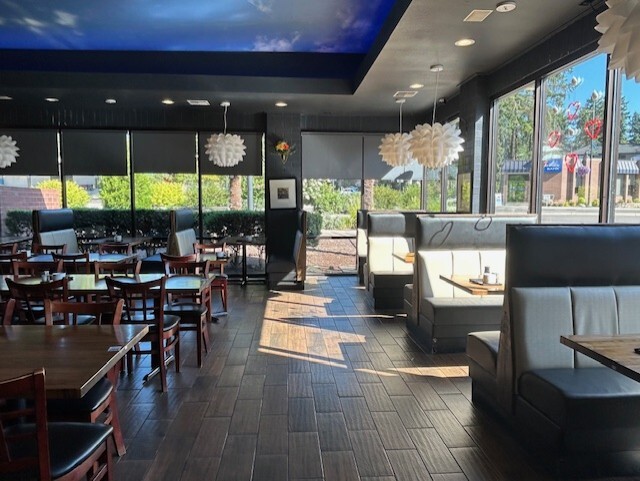 More Photos Of 16000-16118 Boones Ferry Rd, Lake Oswego Restaurant For Sale