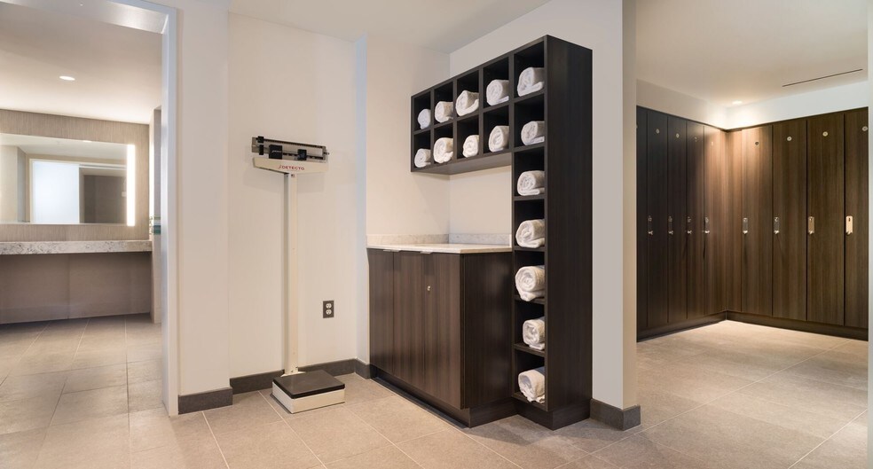 More Photos Of 555 11th St NW, Washington Office For Lease