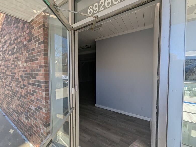 More Photos Of 6926 N University St, Peoria General Retail For Lease