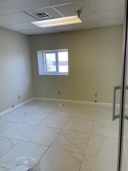 More Photos Of 1400 Orange St, Rosamond Warehouse For Lease