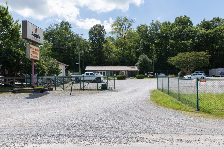 More Photos Of 103-107 Mallard Dr, Hendersonville Warehouse For Sale