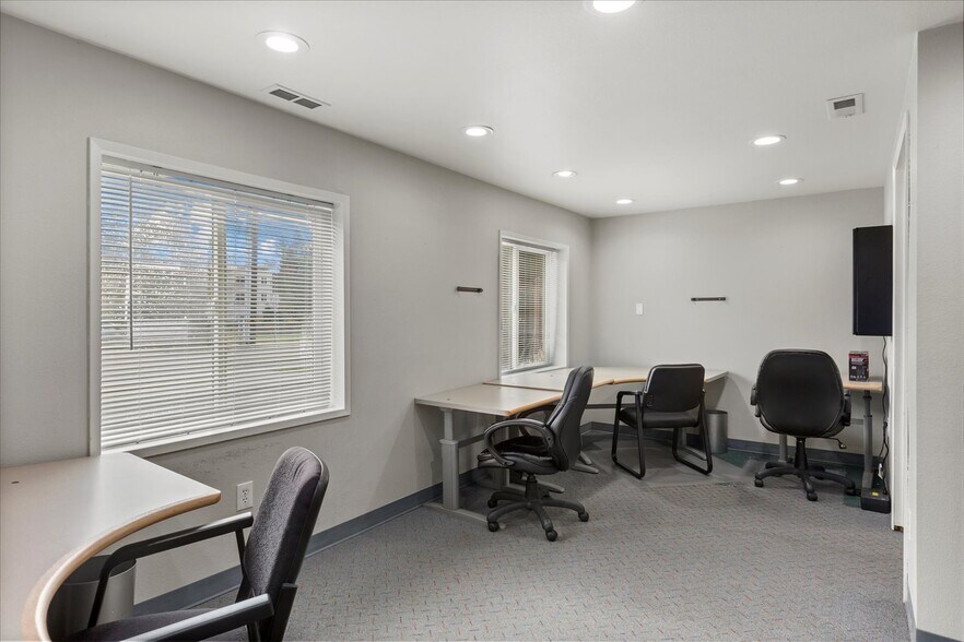More Photos Of 5603 230th St SW, Mountlake Terrace Office For Sale