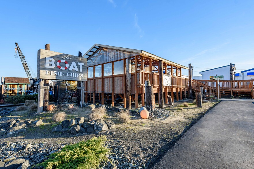 Primary Photo Of 102 Hall Ave, Coos Bay Restaurant For Sale