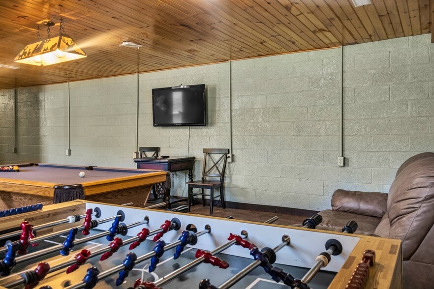 More Photos Of 301 School St, Tellico Plains Freestanding For Sale